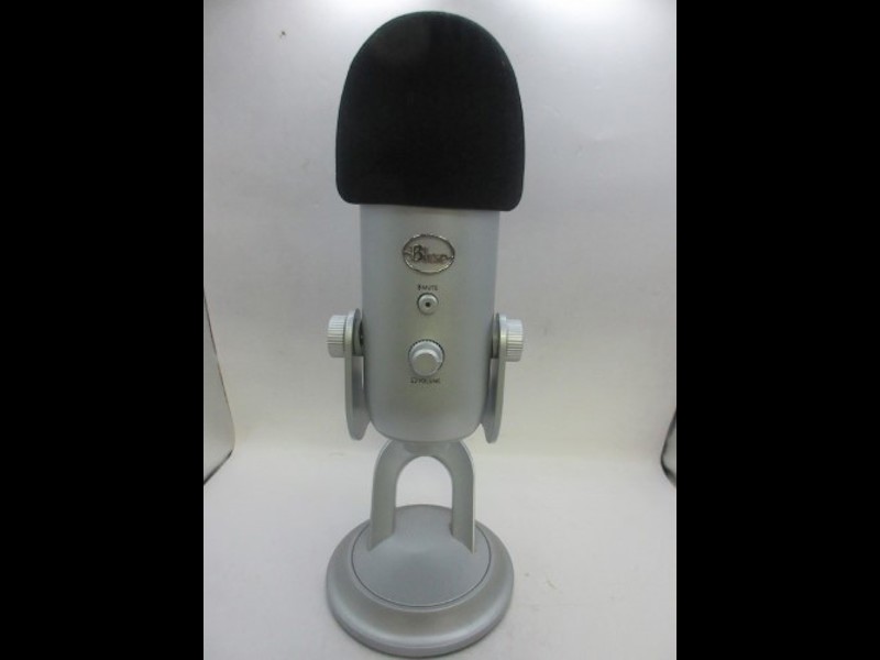BLUE Yeti USB Streaming Microphone - Silver