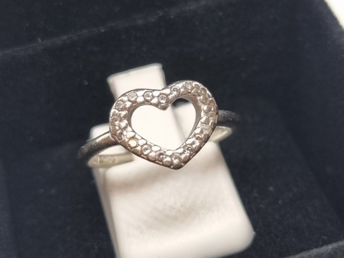 Puzzle heart store ring pandora